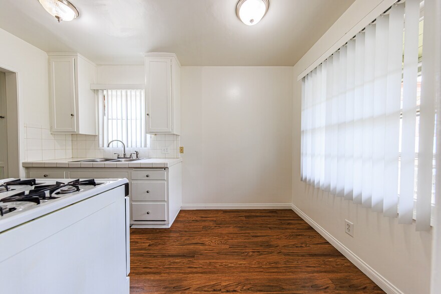 More Photos Of 650 W Wilson Ave, Glendale Apartments For Sale