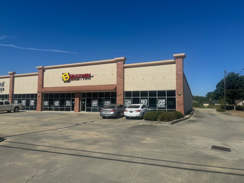 More Photos Of 347 Devereaux Dr, Natchez Storefront Retail Office For Lease