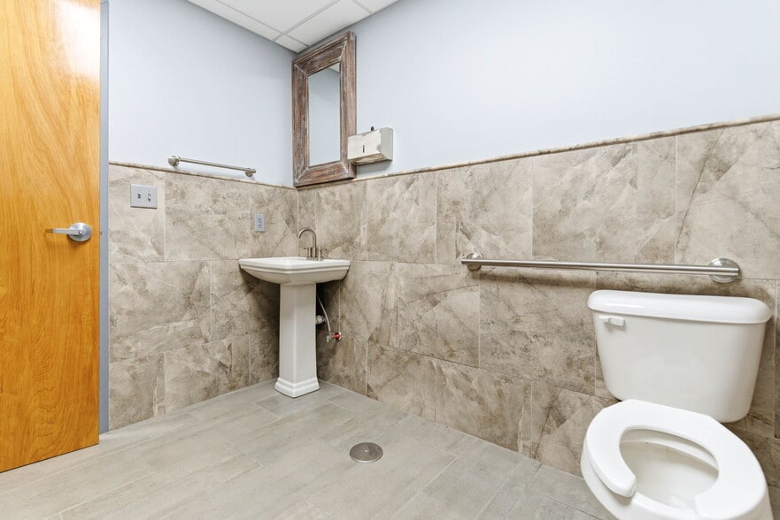 More Photos Of 13720 Aiken Rd, Louisville Warehouse For Sale