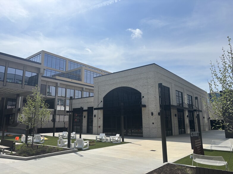 More Photos Of 244 Campus Way, Dunwoody Restaurant For Lease