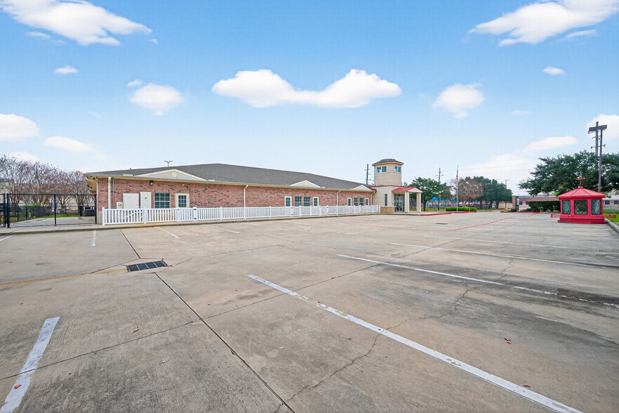 More Photos Of 8525 Queenston Blvd, Houston Freestanding For Sale