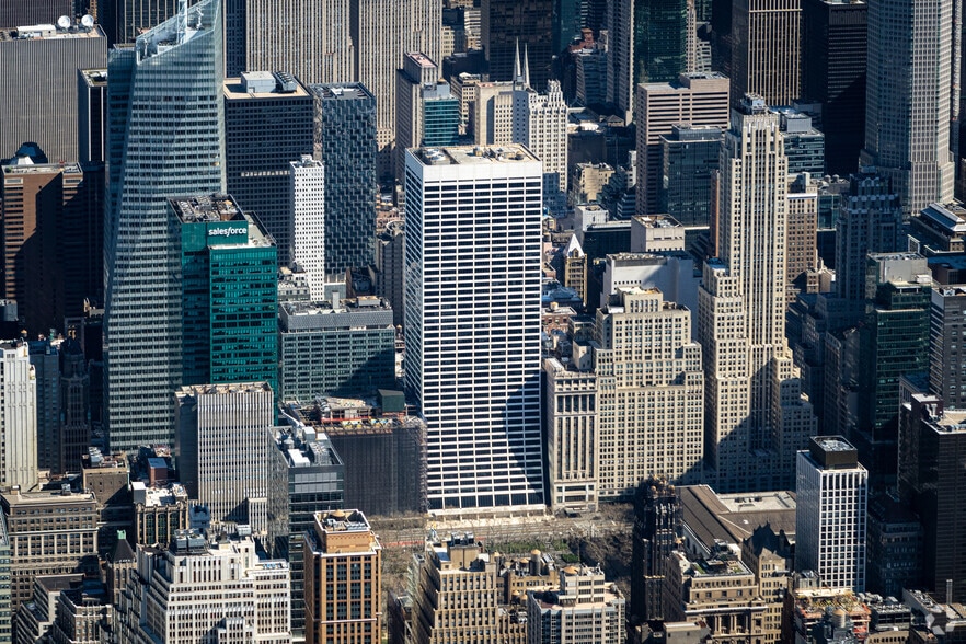 More Photos Of 1114 Avenue of the Americas, New York Office For Lease