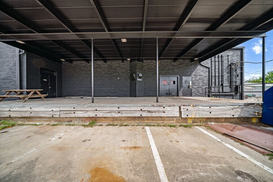 More Photos Of 7503 Harlow Dr, San Antonio Freestanding For Lease