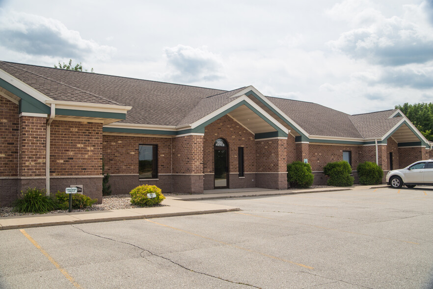 Primary Photo Of 3313 Packerland Dr, De Pere Office For Lease