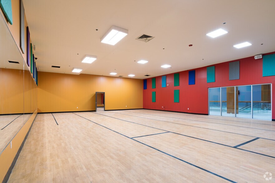 More Photos Of 10000 Emmett F Lowry Expy, Texas City Unknown For Lease