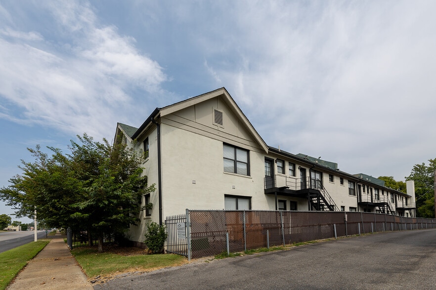 More Photos Of 1796-1800 Poplar Ave, Memphis Apartments For Sale