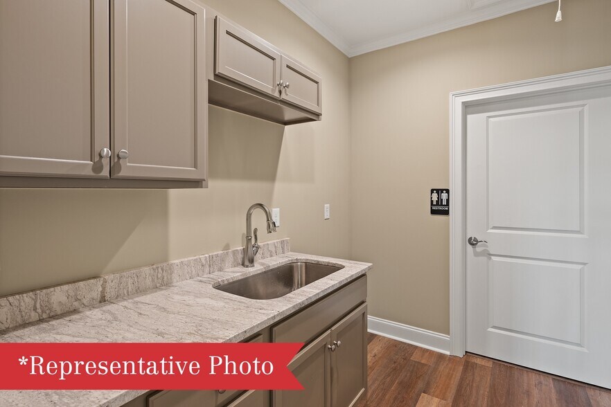 More Photos Of 1060 Garland Dr, Bogart Office For Sale