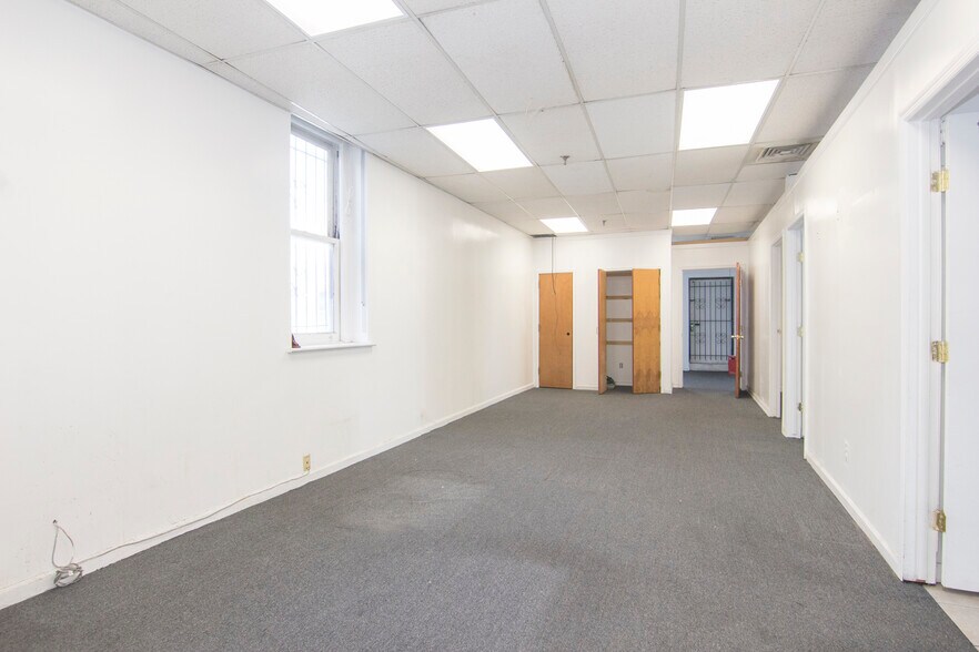 More Photos Of 30-07 39th Ave, Long Island City Office For Lease