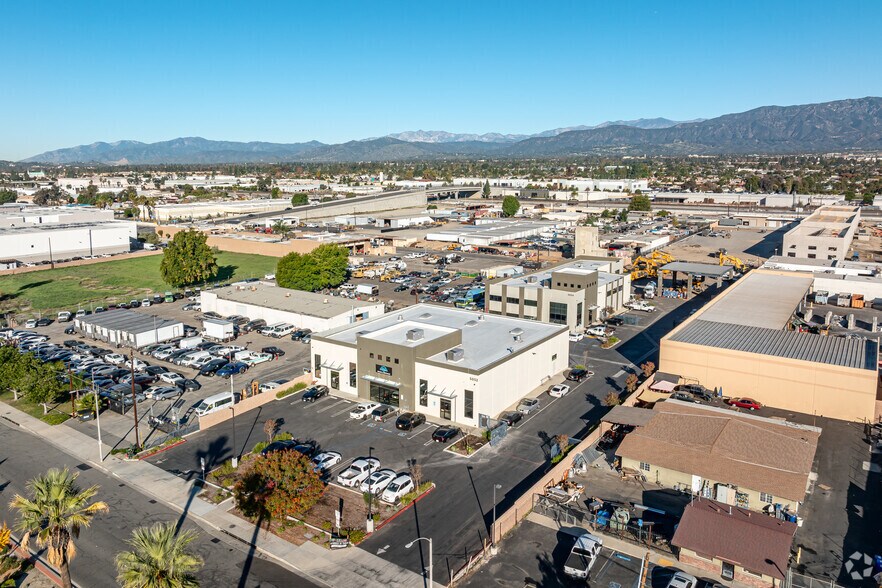 More Photos Of 5052 W Mission Blvd, Ontario Warehouse For Lease