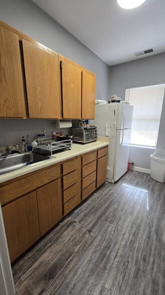 More Photos Of 2215 N Fresno St, Fresno Medical For Sale