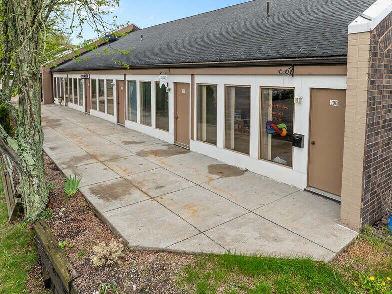 More Photos Of 8180 Brecksville Rd, Brecksville Medical For Lease