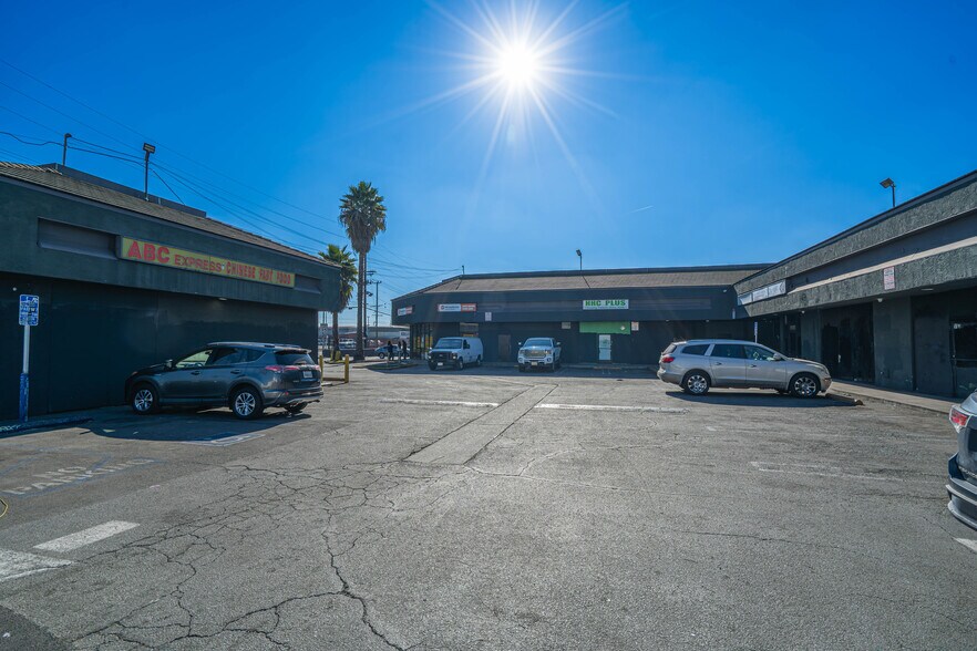 More Photos Of 1901 S Alameda St, Los Angeles General Retail For Sale