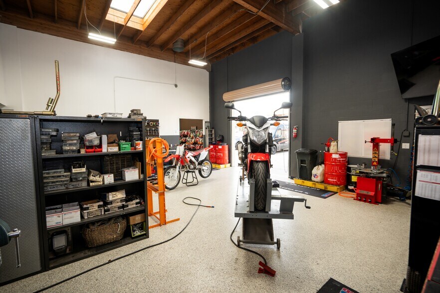 More Photos Of 802-812 W Washington Ave, Escondido Service For Sale