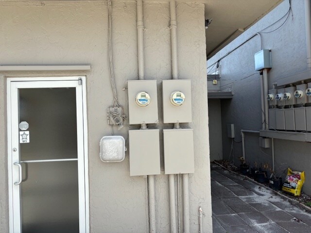 More Photos Of 3112 Southgate Cir, Sarasota General Retail For Sale