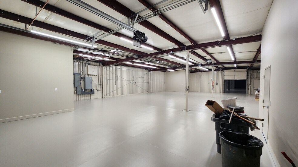More Photos Of 272 E Kemper Rd, Loveland Industrial For Lease