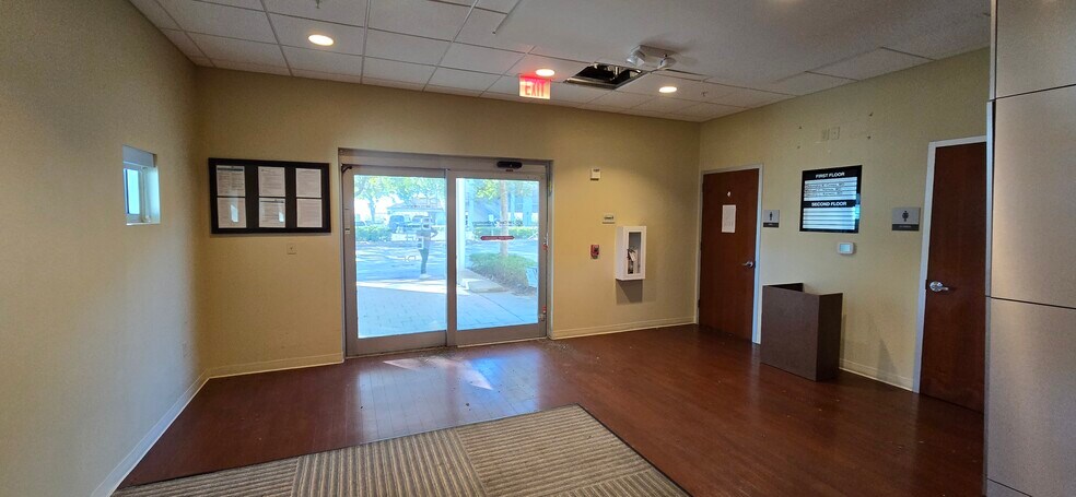 More Photos Of 955 10th Ave N, Naples Medical For Lease