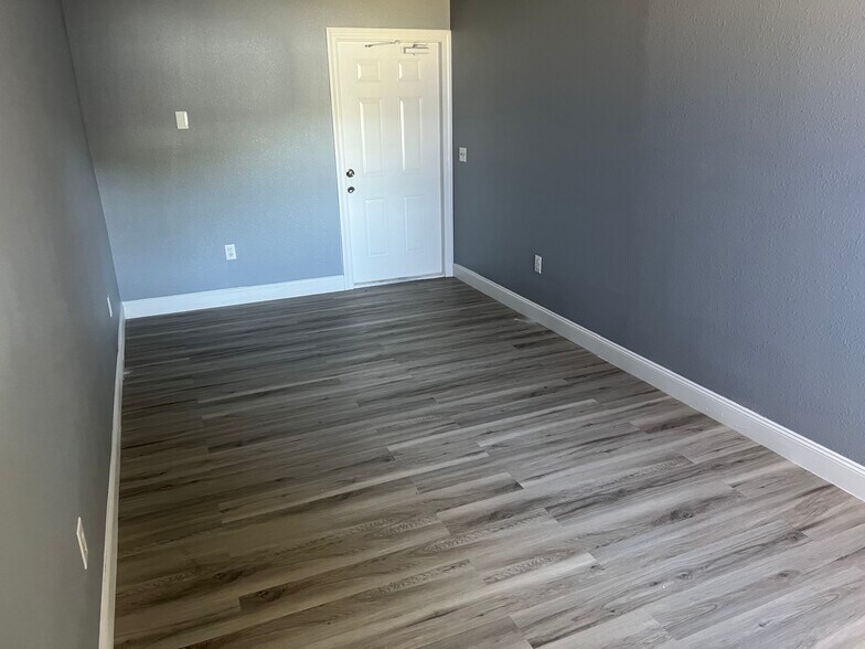 More Photos Of 2102 Orient Rd, Tampa Warehouse For Sale