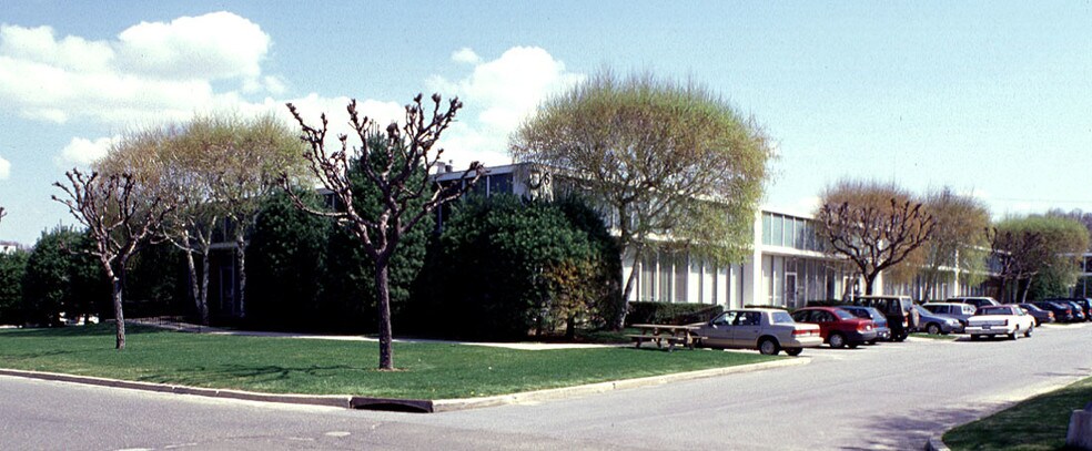 More Photos Of 6 Westchester Plz, Elmsford Light Manufacturing For Lease