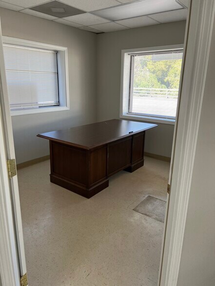 More Photos Of 651 W Broad St, Athens Office For Lease