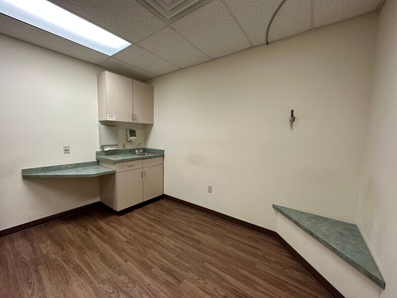 More Photos Of 1355 W Main St, Bellevue Office For Lease