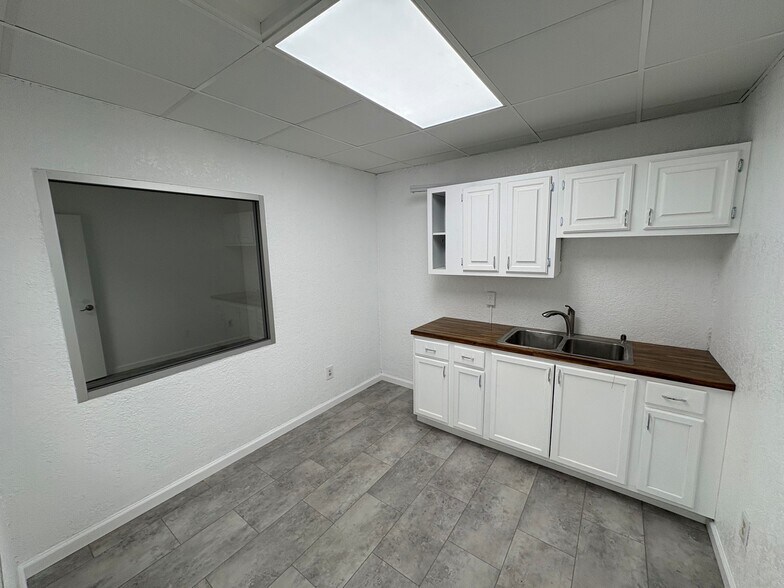 More Photos Of 5909 E 15th St, Tulsa Manufacturing For Sale