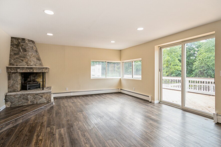 More Photos Of 584 Milltown Rd, Brewster Village Specialty For Sale