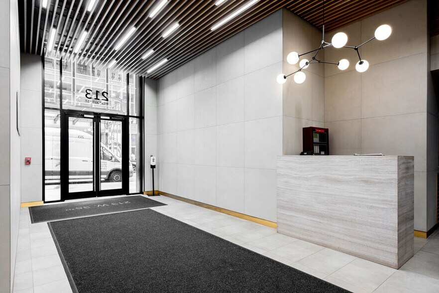 More Photos Of 213 W 35th St, New York Office For Lease