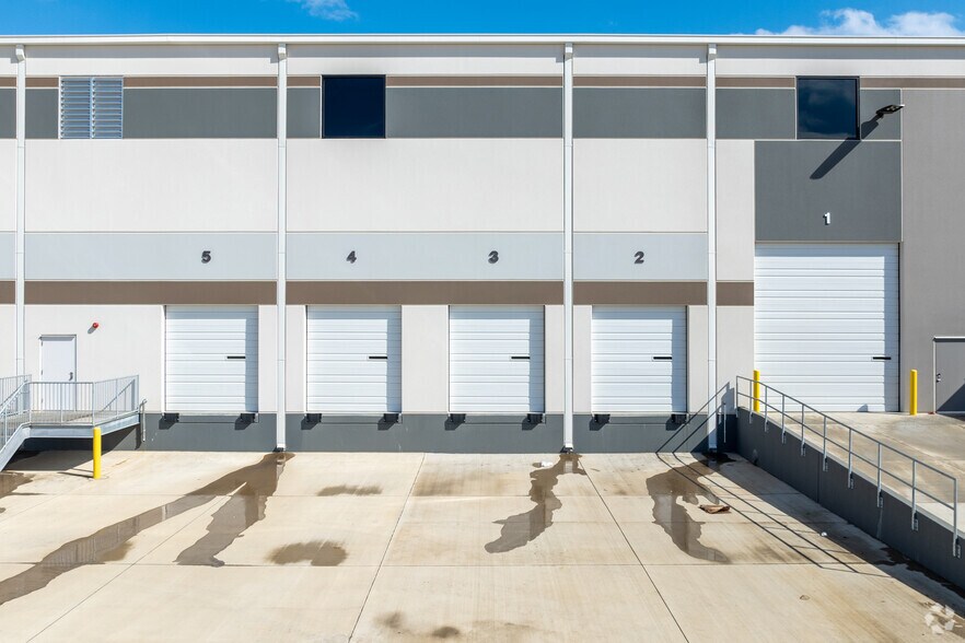 More Photos Of 12032 Carolina Logistics Dr, Pineville Unknown For Lease