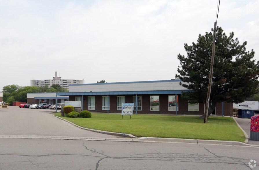 More Photos Of 3279 Lenworth Dr, Mississauga Flex For Lease