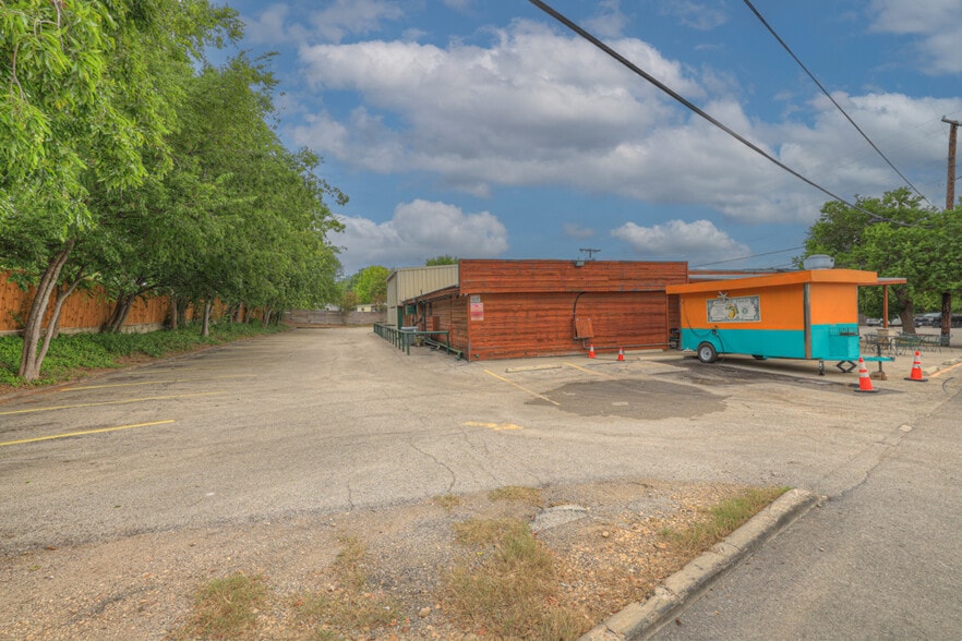 More Photos Of 1390 McQueeney Rd, New Braunfels Sports And Entertainment For Sale