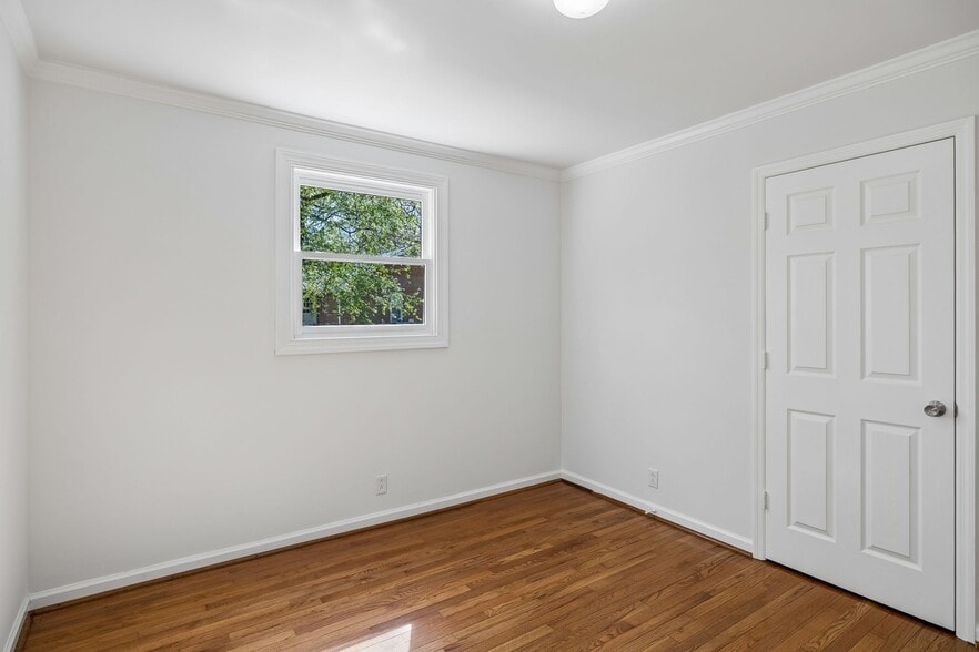 More Photos Of 1910 Redbud Ct, Franklin Multifamily For Sale