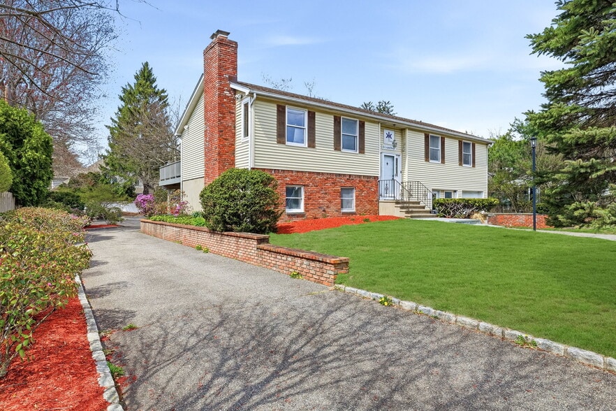 Primary Photo Of 3 Macdonald Ave, Armonk Office For Sale
