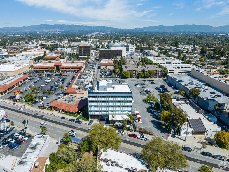 More Photos Of 18345 Ventura Blvd, Tarzana Office For Lease
