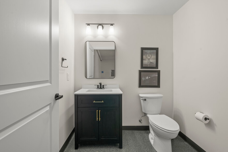 More Photos Of 4477 34th Ave, Cincinnati Self Storage For Sale