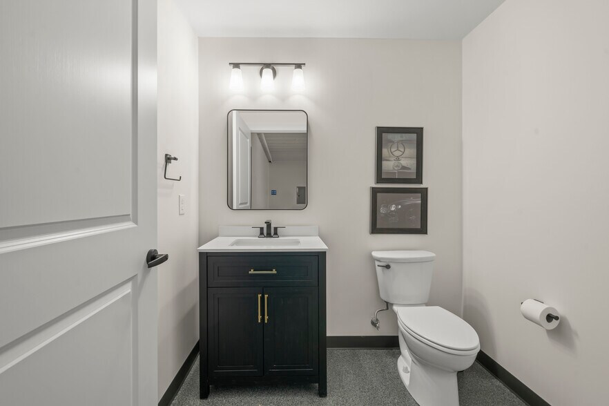 More Photos Of 4477 34th Ave, Cincinnati Self Storage For Sale