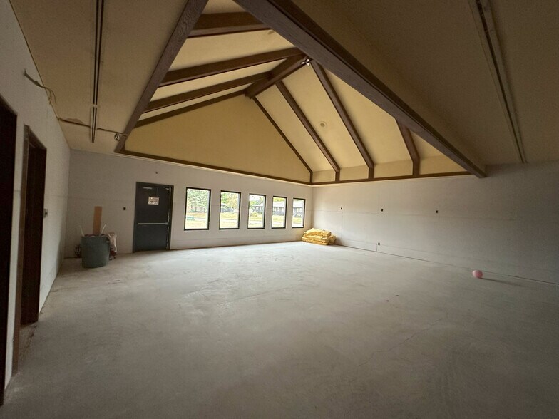 More Photos Of 301 Kienle Dr, Piqua Storefront Retail Office For Lease