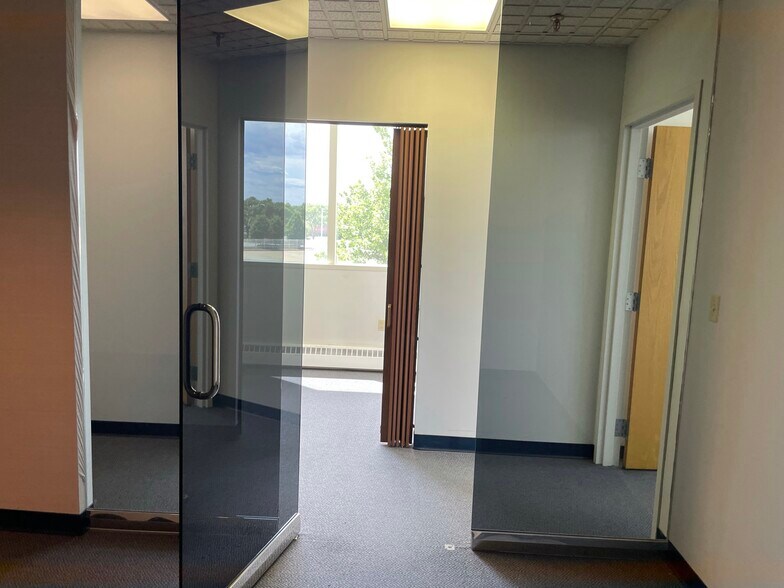 More Photos Of 4050-4100 Healthway Dr, Aurora Medical For Lease