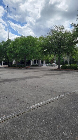 More Photos Of 3963 W Tennessee St, Tallahassee Auto Dealership For Lease