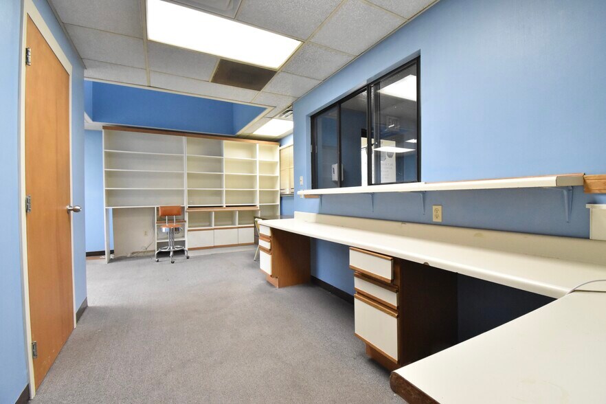 More Photos Of 810 Newman Dr, Helena Office For Sale