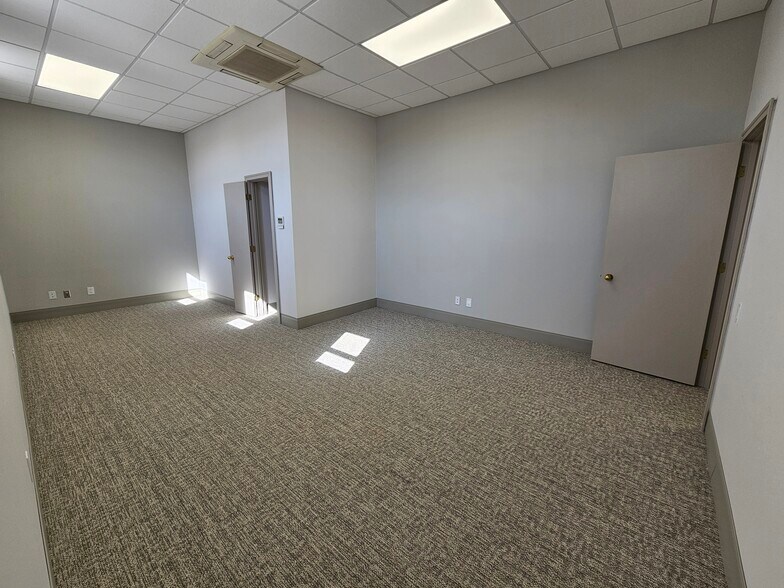 More Photos Of 131 E Franklin St, Elkhart Office For Lease