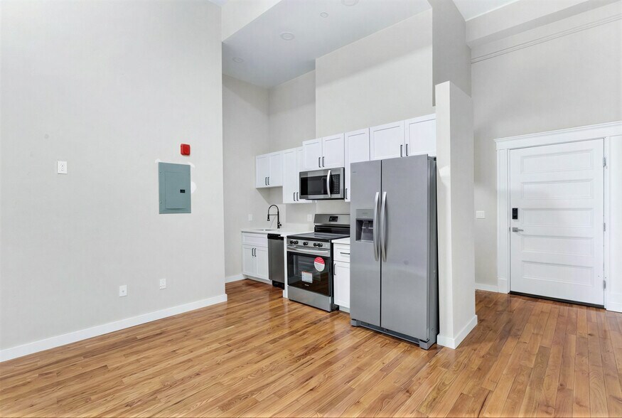 More Photos Of 72 Kendrick Ave, Woonsocket Schools For Sale