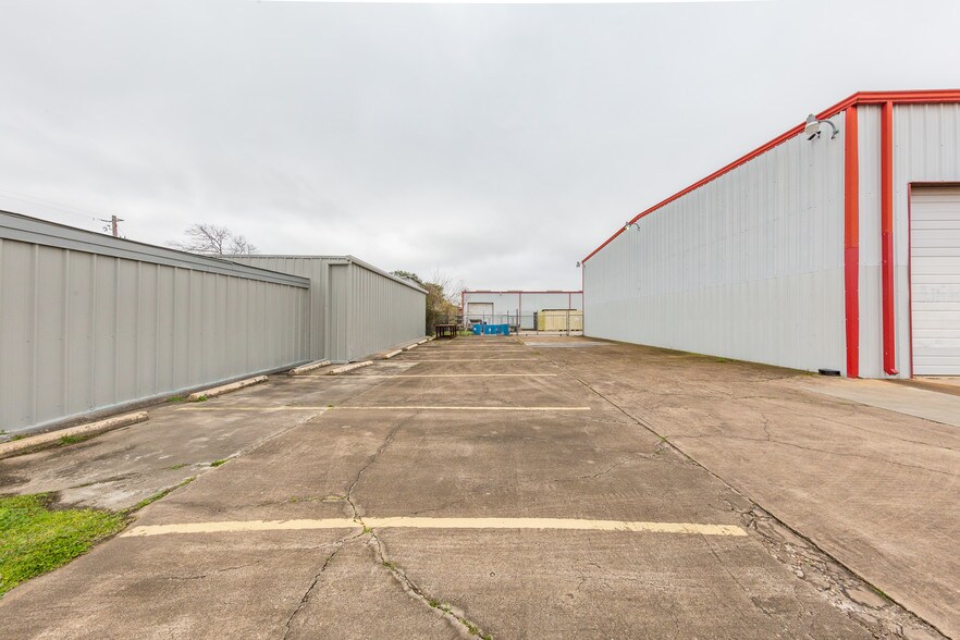 More Photos Of 1103 Center St, Pasadena Warehouse For Sale