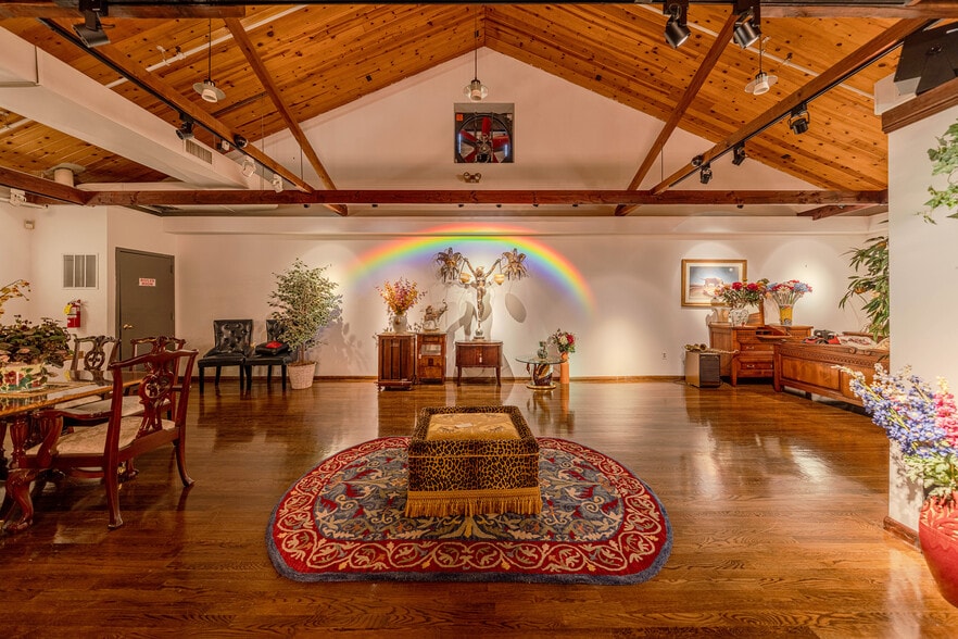 More Photos Of 560 Main St, Fort Lee Freestanding For Sale