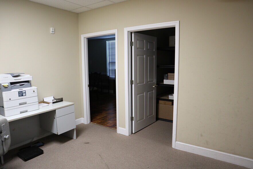 More Photos Of 1974 Commonwealth Ln, Tallahassee Office Residential For Sale