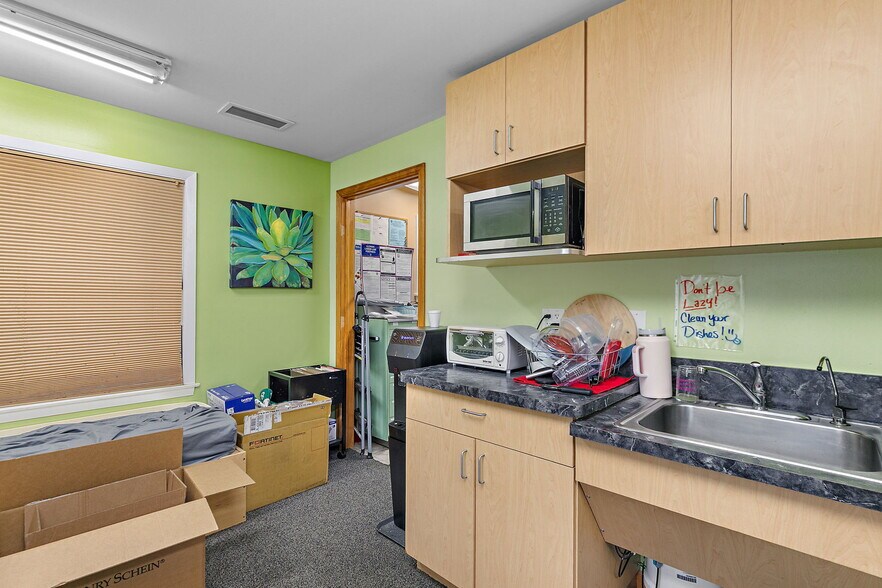 More Photos Of 712 W Main St, West Dundee Medical For Sale