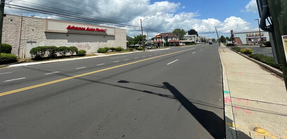 More Photos Of 449 New Park Ave, West Hartford Warehouse For Sale
