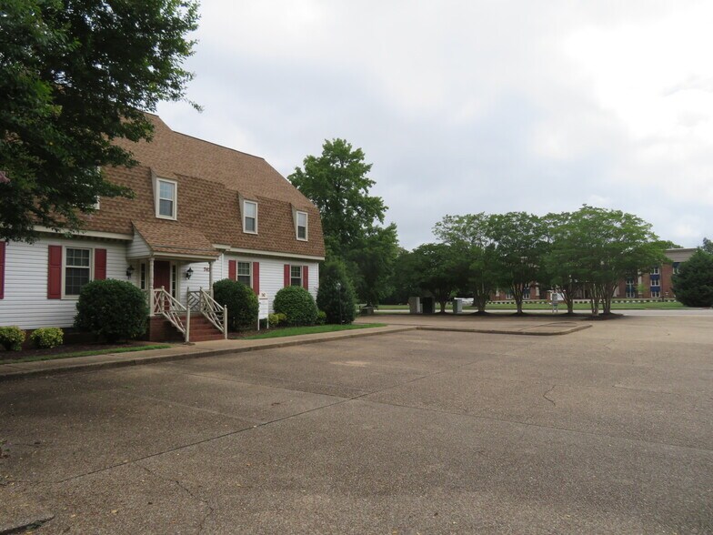 More Photos Of 742 Thimble Shoals Blvd, Newport News Office For Lease