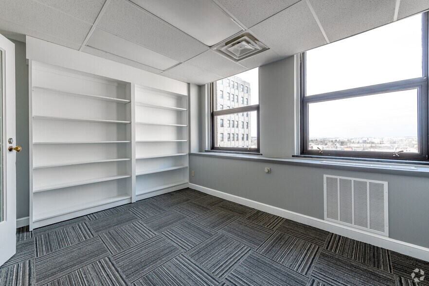 More Photos Of 13 Park Ave W, Mansfield Office For Lease