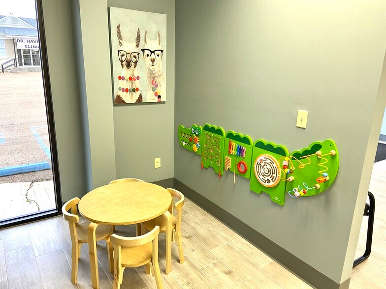 More Photos Of 109 Eureka St, Batesville Loft Creative Space For Lease