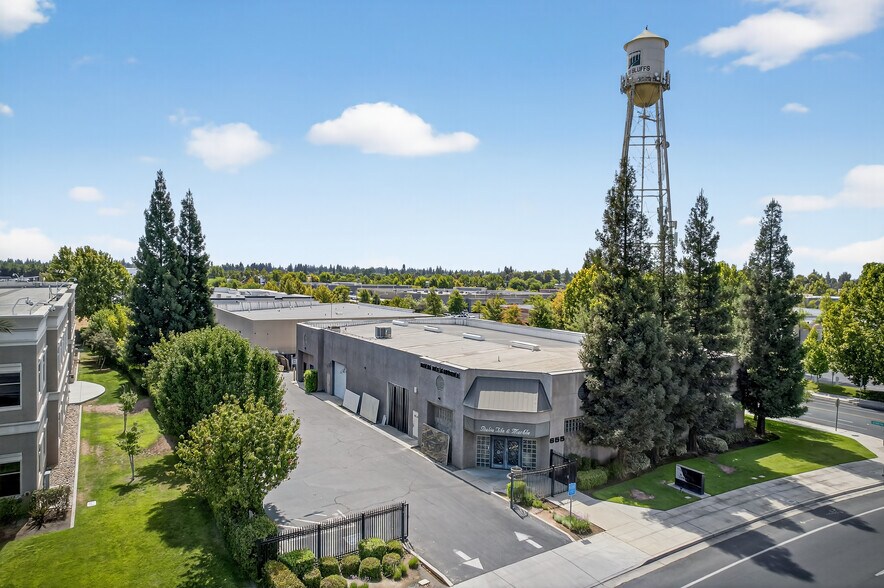 More Photos Of 655 W Alluvial Ave, Fresno Warehouse For Sale